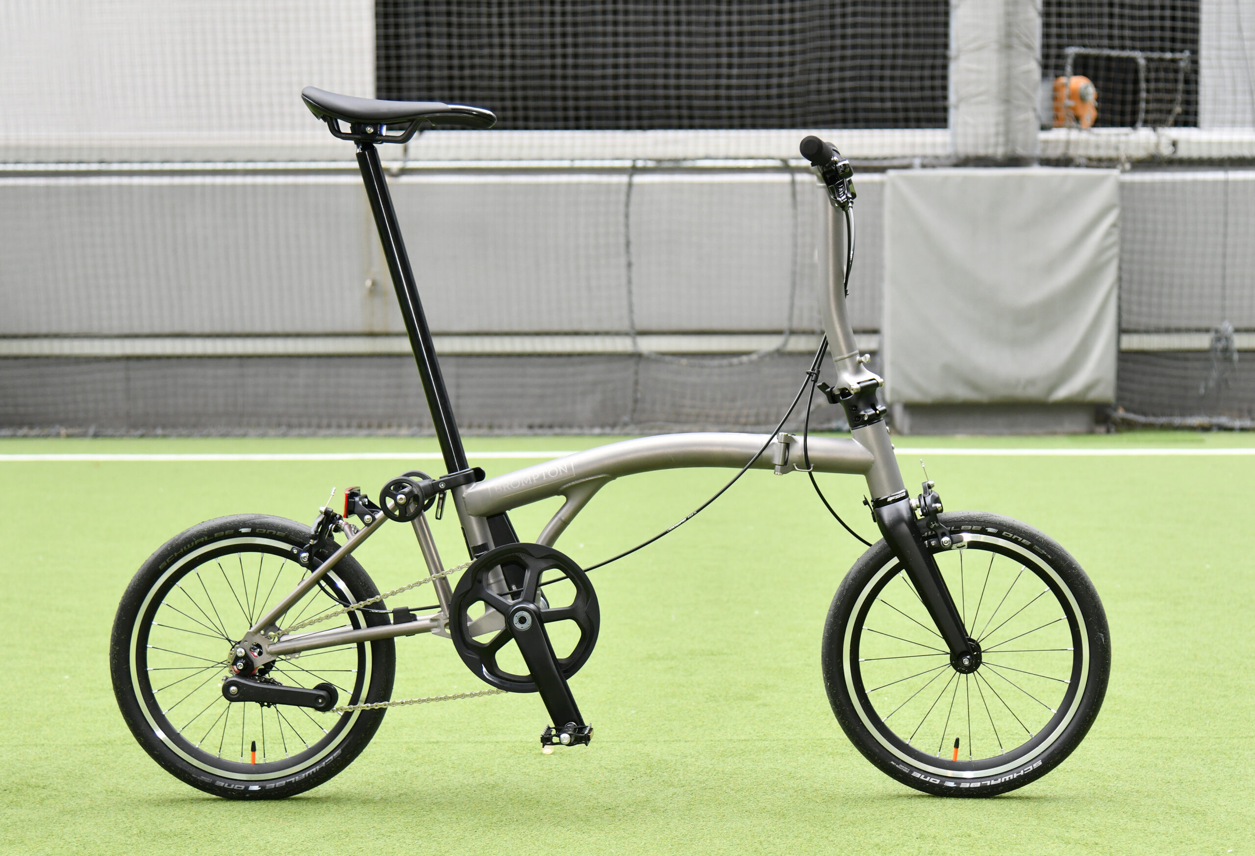 新作激安BROMPTON ブロンプトン 本家イギリス製 オプションカラー スターダストブラック ６速 折り畳み自転車 16インチ～